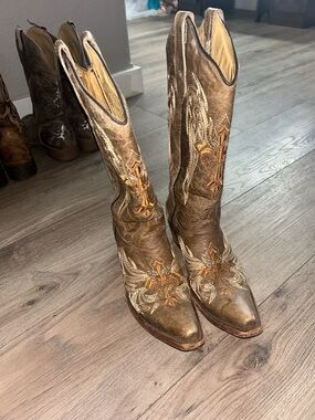 Brown Embroidered Women's Western Cowboy Boots
Circle G boots